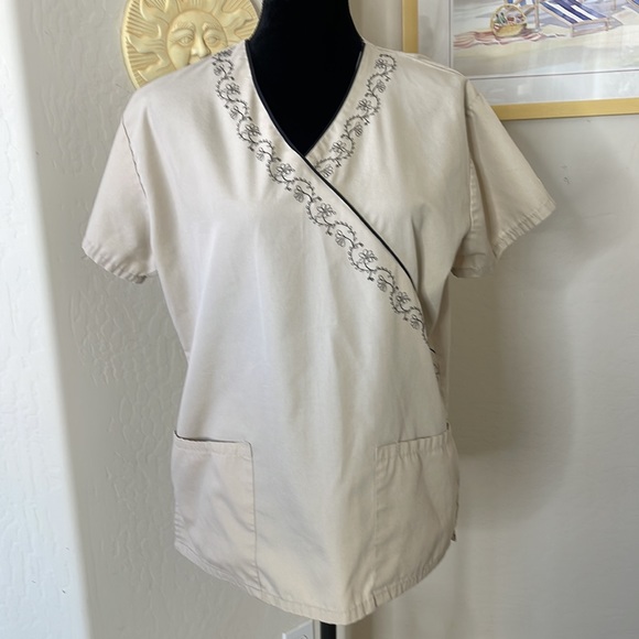 Green Town Taupe & Black Embroidered Top With Bottoms Scrub Set Size Medium - Picture 5 of 15